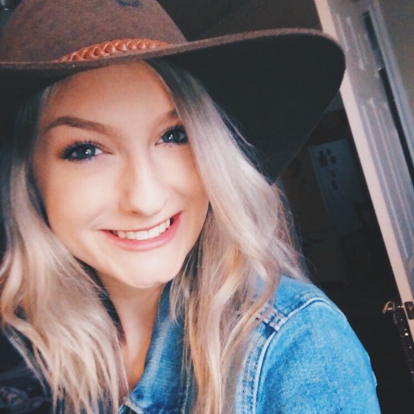 carlymeg98
